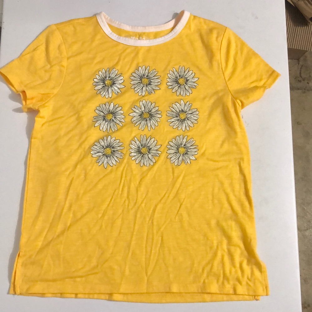 Mudd yellow short sleeve t-shirt daisies